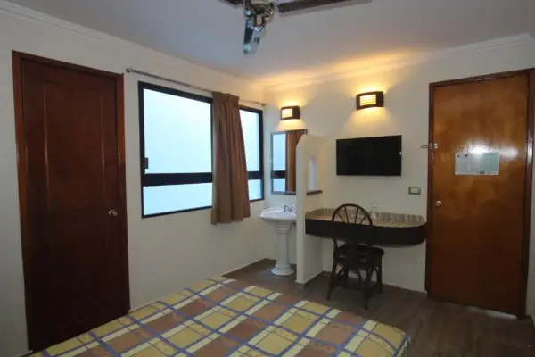Hotel Plaza Crystal 7