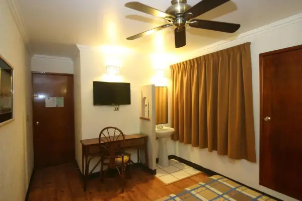 Hotel Plaza Crystal 8